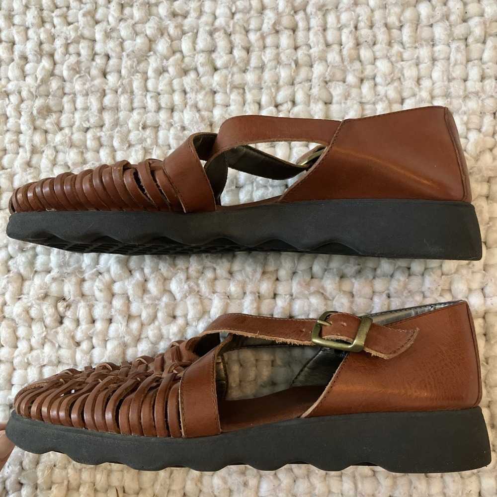 VTG 90's AEROSOLES Women's 9.5 Woven Huarache Leather Sandals Flat Buckle Shoes - Picture 2 of 8